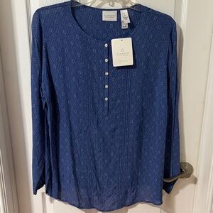 NWT Liz Claiborne Blue Circle Pattern Blouse. Size 1X.